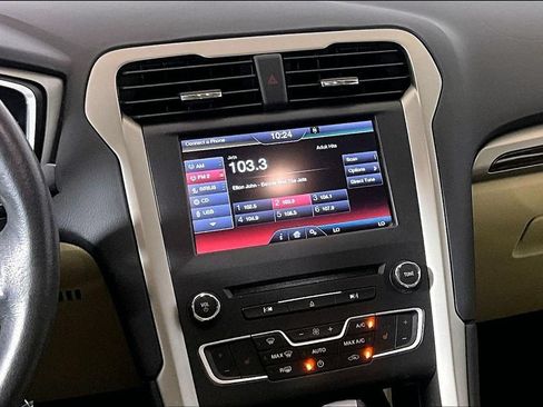 Used 2016 Ford Fusion SE w/ Equipment Group 202A FWD image 5