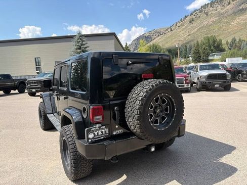 Used 2016 Jeep Wrangler Unlimited Sahara w/ Connectivity Group AWD/4WD image 15