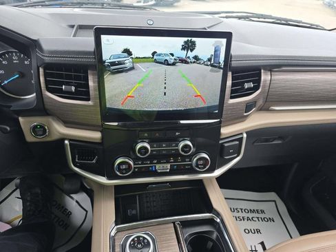 Used 2024 Ford Expedition Limited AWD/4WD image 7