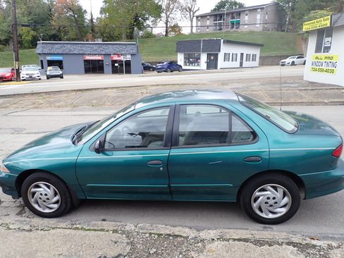 Used 1998 Chevrolet Cavalier Sedan w/ Preferred Equipment Group 1 image 9