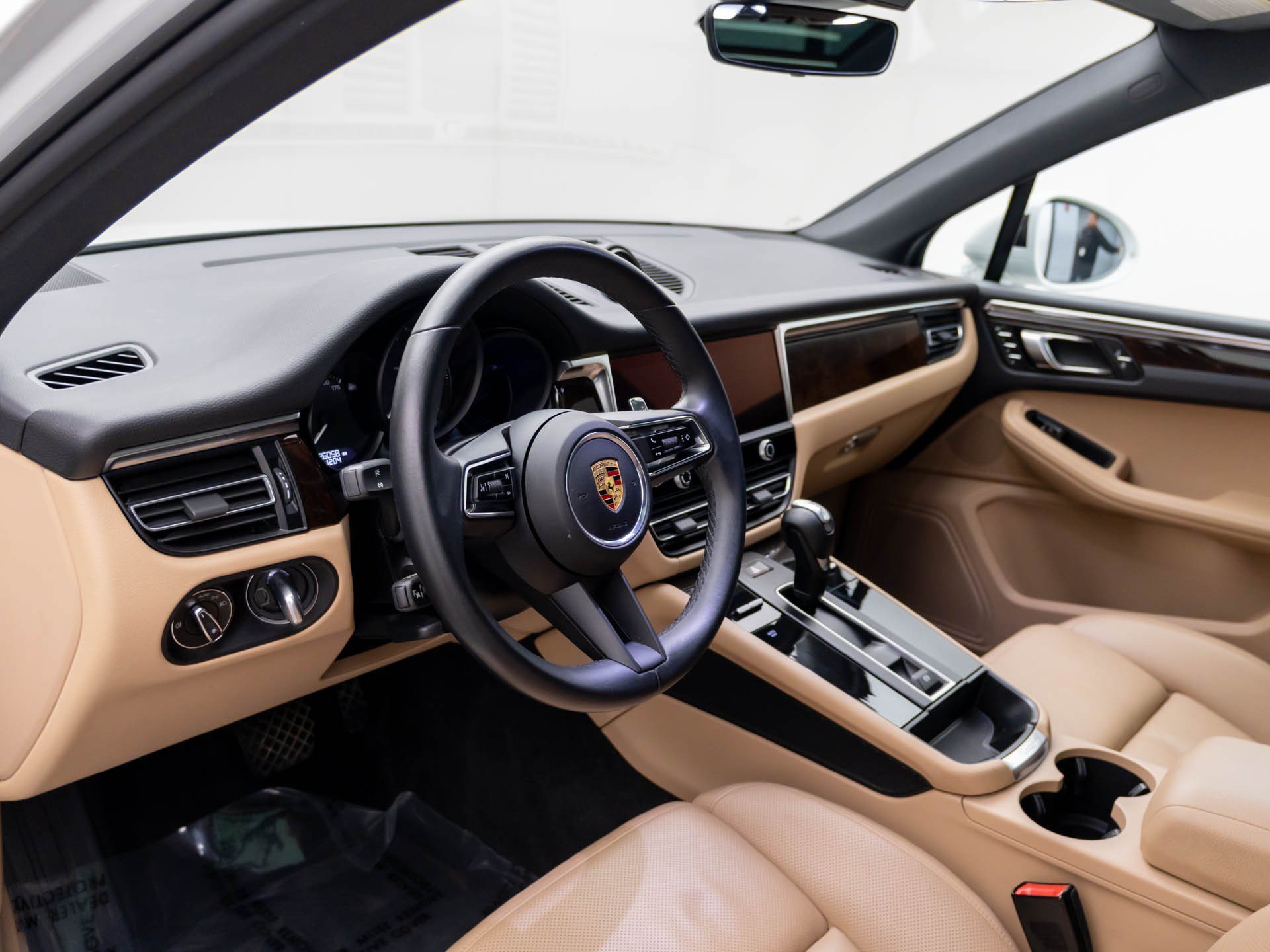 Certified 2023 Porsche Macan AWD/4WD image 4