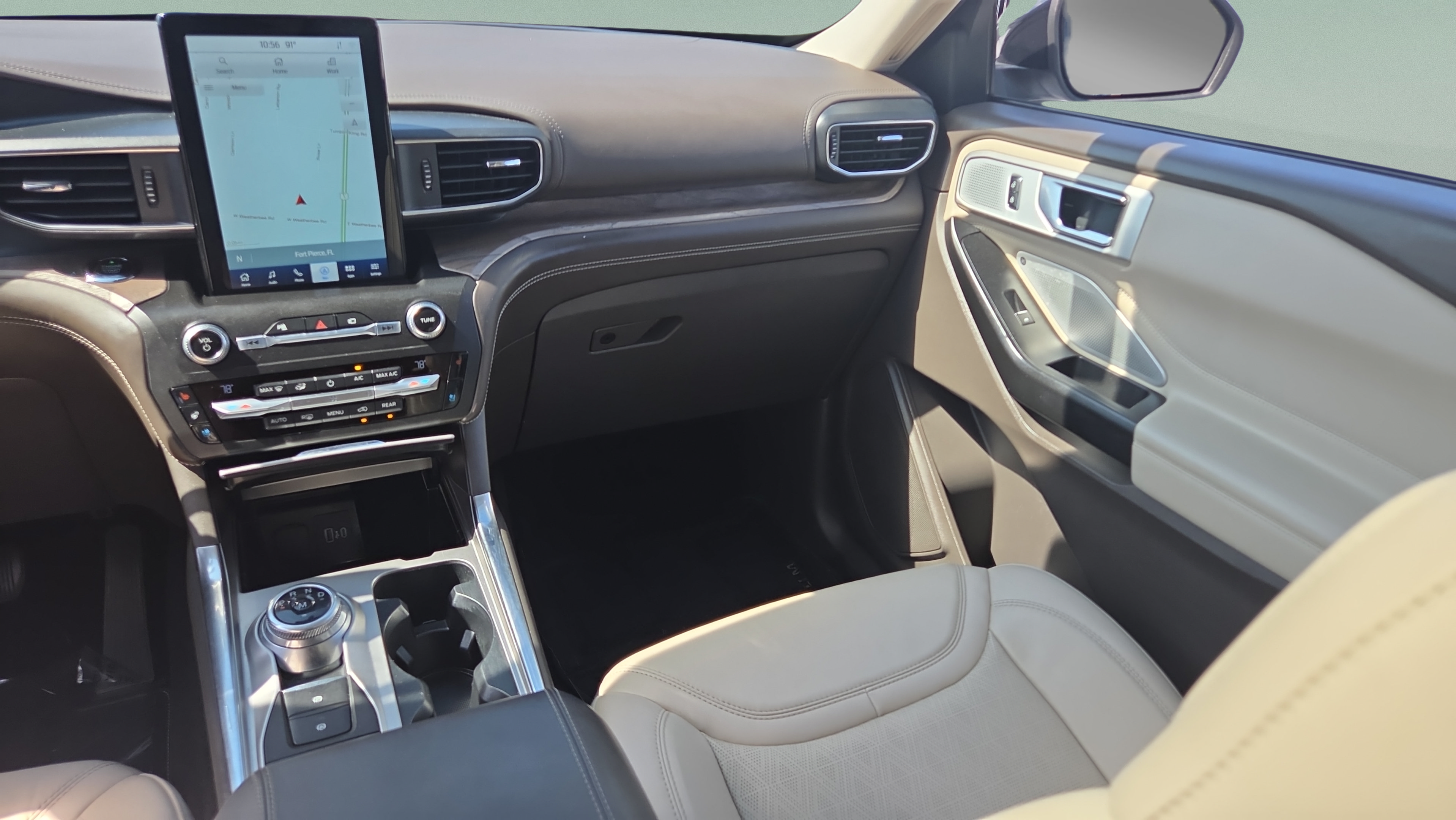Used 2020 Ford Explorer Platinum w/ Premium Technology Package AWD/4WD image 14