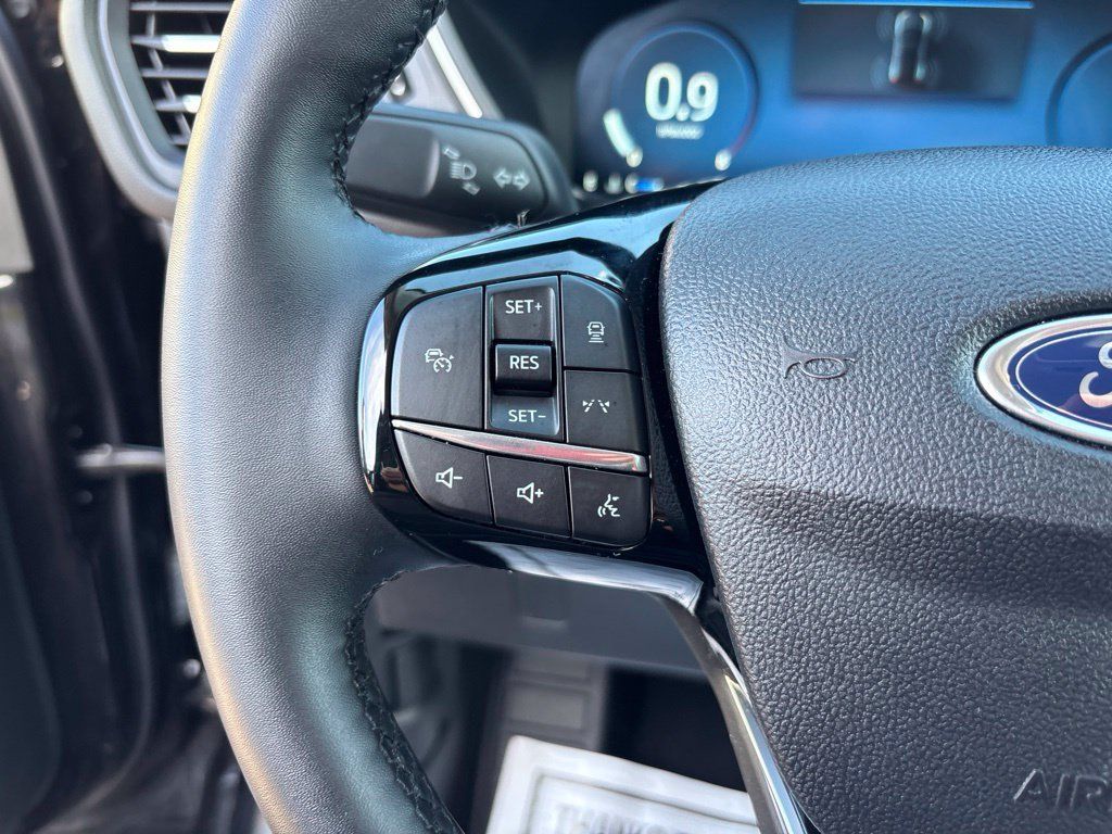 Used 2025 Ford Escape Platinum AWD/4WD image 16
