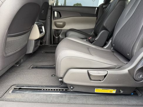 New 2027 Kia Carnival EX FWD image 20