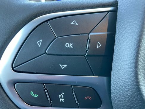 Used 2026 Chrysler Voyager LX FWD image 11