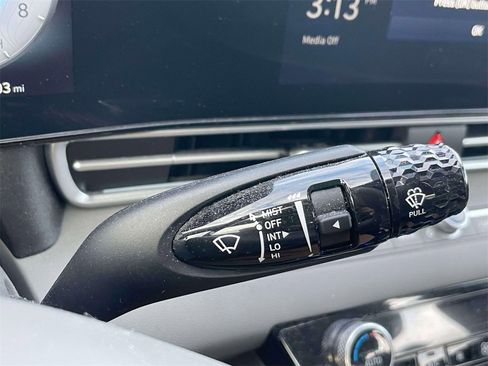 Certified 2024 Hyundai Elantra SEL image 23