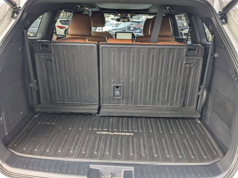 Used 2023 Toyota Highlander Platinum image 28