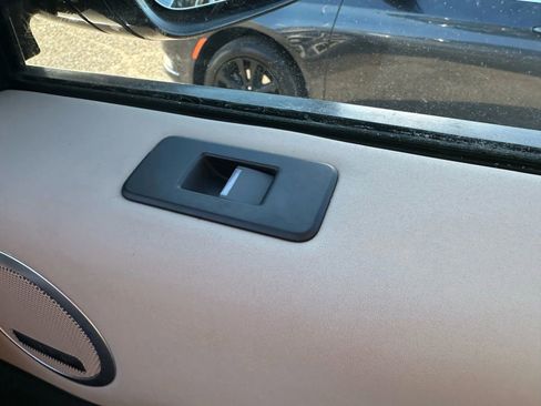 Used 2017 Land Rover Discovery HSE image 61