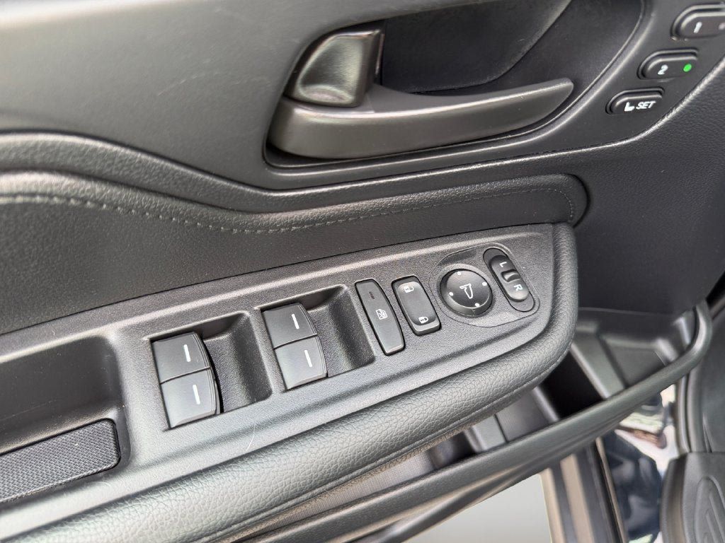 Used 2025 Honda Odyssey EX-L image 21