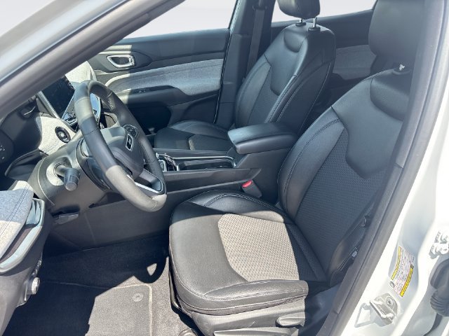 Used 2024 Jeep Compass Latitude AWD/4WD image 11