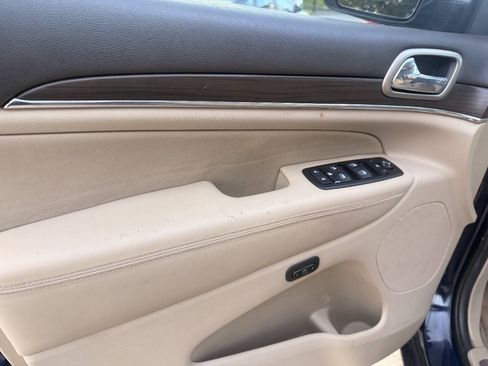 Used 2014 Jeep Grand Cherokee Overland w/ Advanced Technology Group AWD/4WD image 12