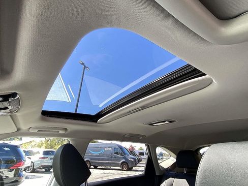 Used 2025 Kia Seltos SX w/ SX Sunroof Package image 18