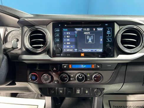 Used 2017 Toyota Tacoma TRD Off-Road AWD/4WD image 28