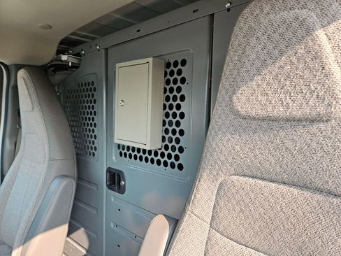 Used 2016 Chevrolet Express 2500 image 22