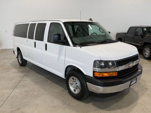 Used 2017 Chevrolet Express 3500 LT w/ LT Preferred Equipment Group RWD image 6