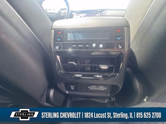 Used 2022 Jeep Grand Cherokee Overland w/ Luxury Tech Group IV AWD/4WD image 14
