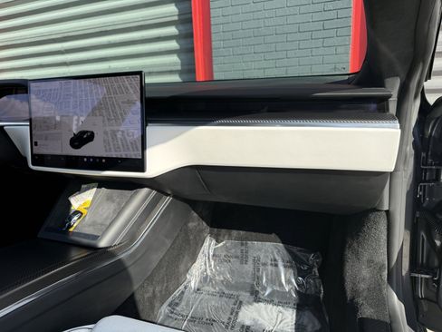 Used 2021 Tesla Model S Plaid image 14