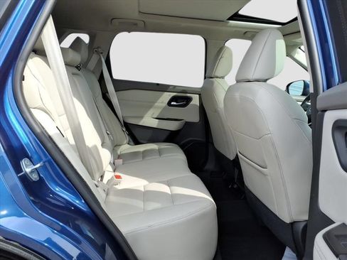Used 2023 Nissan Rogue SL w/ SL Premium Package FWD image 12