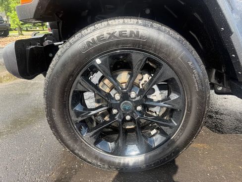 Used 2025 Jeep Wrangler Unlimited Sahara AWD/4WD image 10