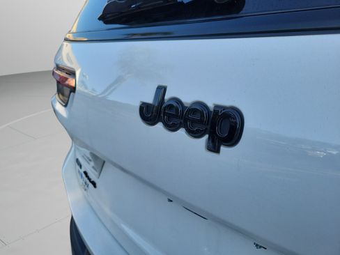 Certified 2023 Jeep Grand Cherokee L Laredo AWD/4WD image 33