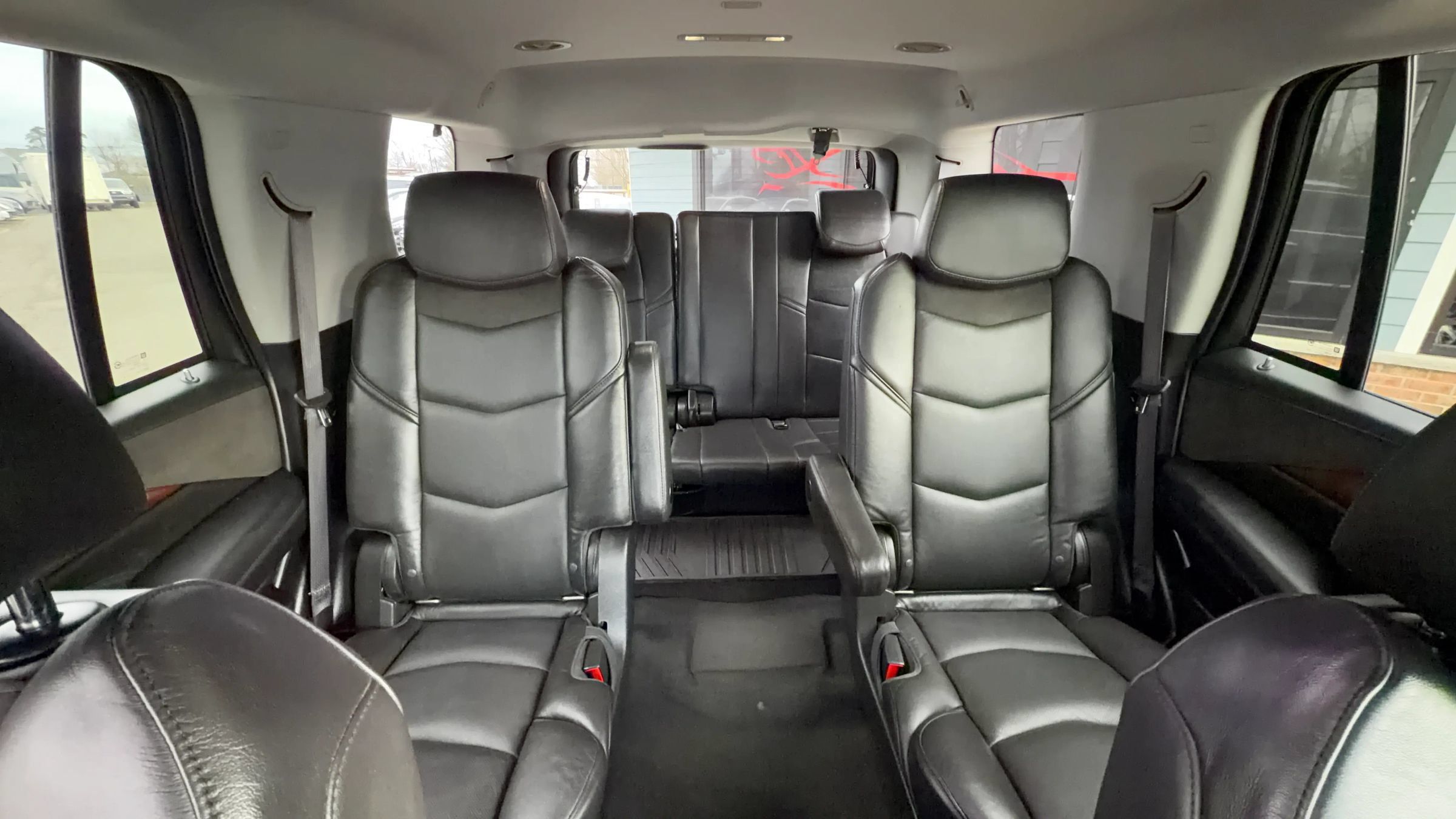 Used 2016 Cadillac Escalade Luxury AWD/4WD image 13