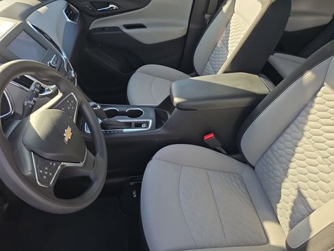 Used 2021 Chevrolet Equinox LS image 19