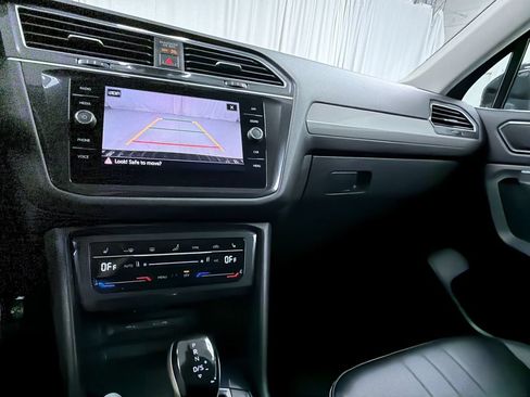 Used 2024 Volkswagen Tiguan SE w/ Panoramic Sunroof Package AWD/4WD image 12