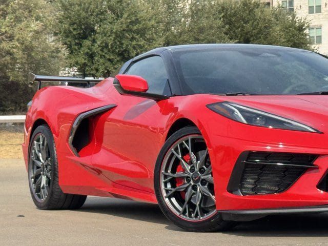 Used 2025 Chevrolet Corvette Stingray Premium Conv w/ Z51 Performance Package RWD image 3