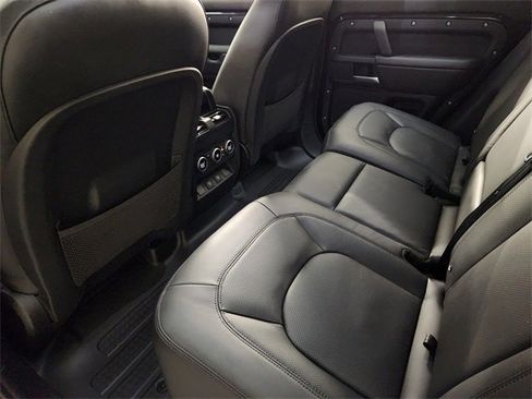 Used 2025 Land Rover Defender 110 X-Dynamic SE image 29
