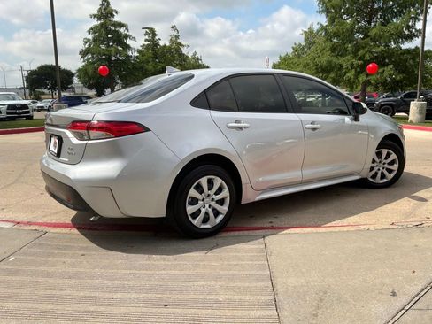 Used 2025 Toyota Corolla LE FWD image 6