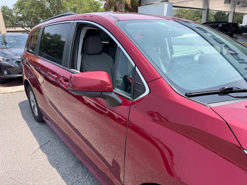 Used 2022 Toyota Sienna LE FWD image 16