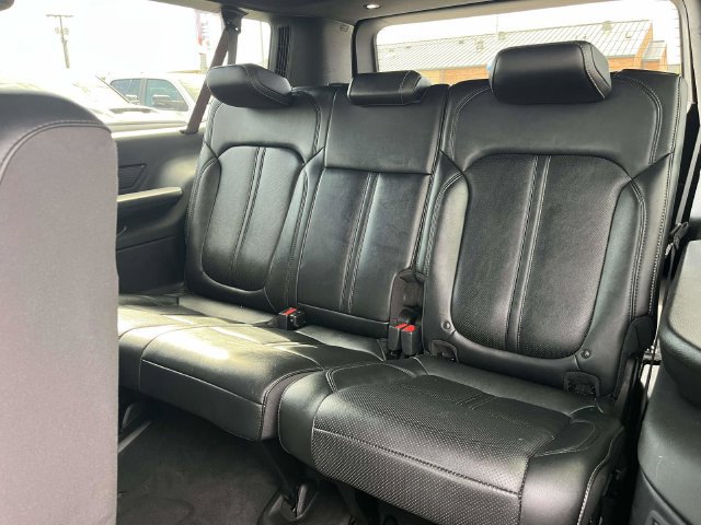 Used 2024 Jeep Wagoneer L Series II w/ Flexible Seating Group AWD/4WD image 16