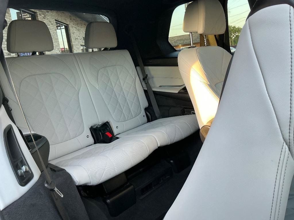Used 2024 BMW X7 xDrive40i w/ Executive Package AWD/4WD image 11