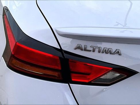 Used 2023 Nissan Altima 2.5 SR w/ SR Premium Package image 20