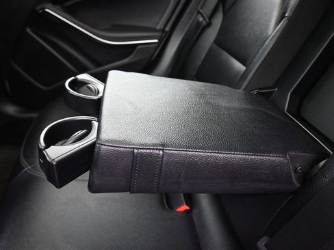 Used 2018 Mercedes-Benz GLA 250 4MATIC image 33