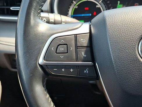 Used 2021 Toyota Highlander XLE AWD/4WD image 21