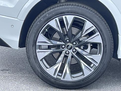 Used 2025 Audi Q8 Premium Plus AWD/4WD image 9