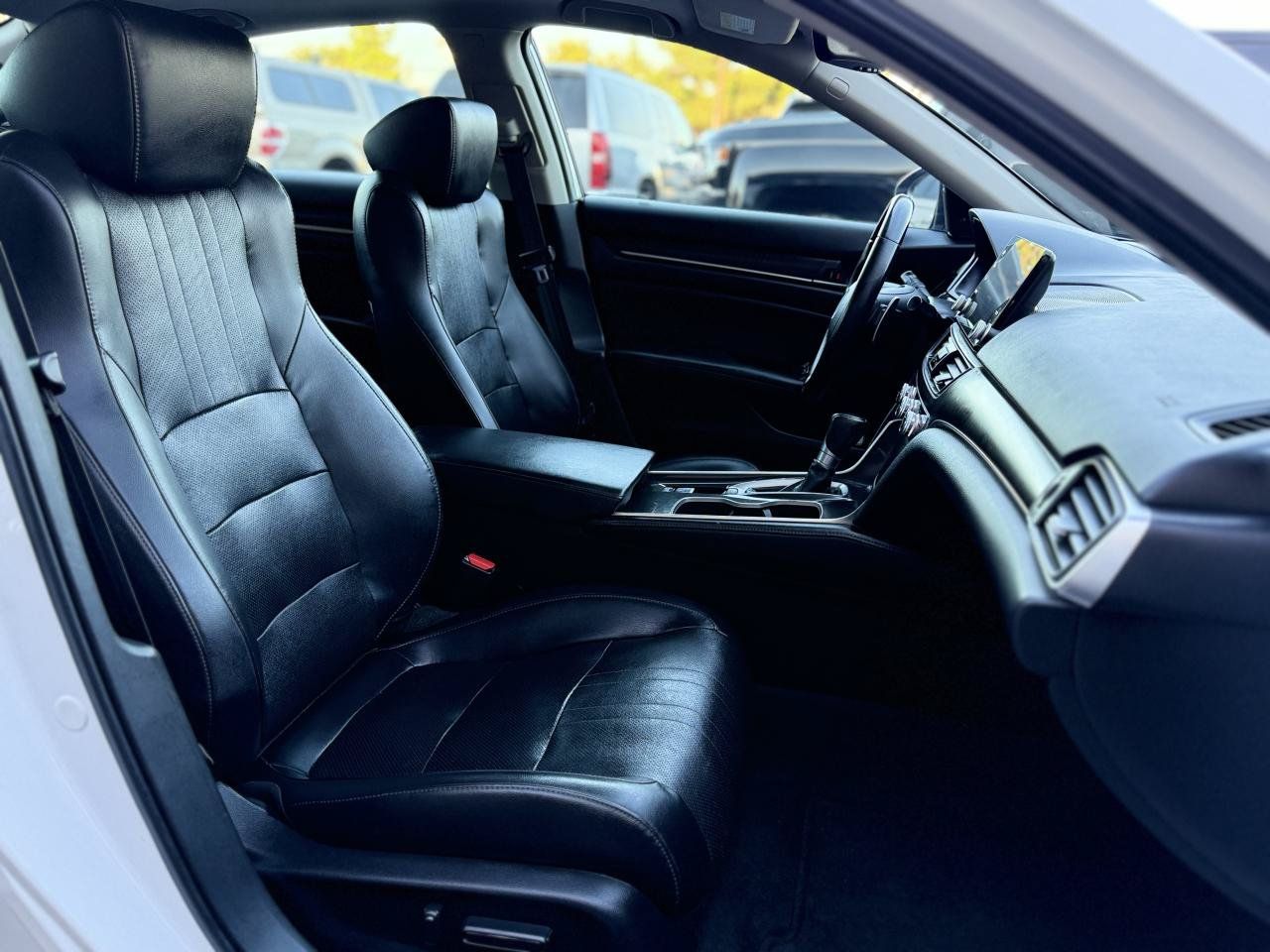 Used 2018 Honda Accord Touring image 17