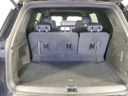 Used 2025 Chevrolet Traverse LT FWD image 31