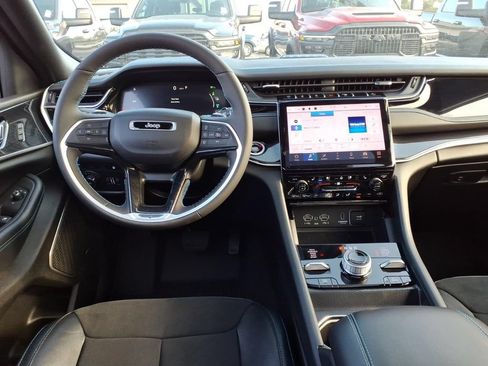 Certified 2025 Jeep Grand Cherokee Trailhawk w/ Advanced Protech Group II AWD/4WD image 16