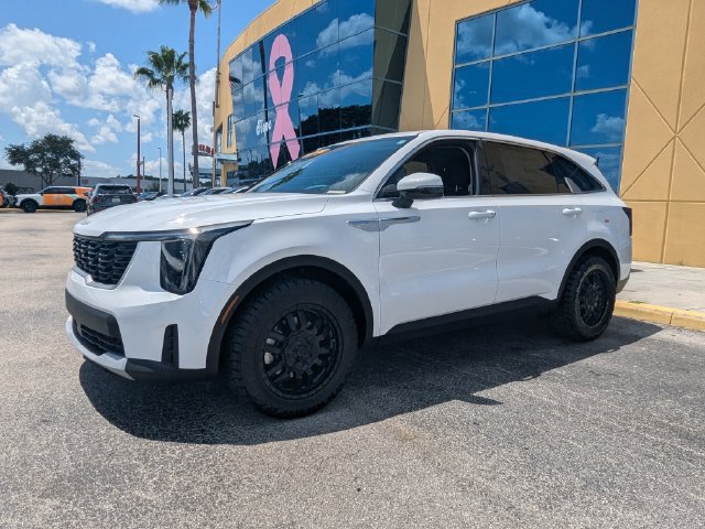 Used 2026 Kia Sorento LX FWD image 2