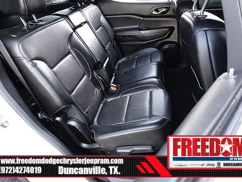 Used 2023 GMC Acadia SLT FWD image 16