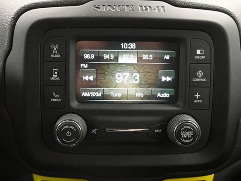 Used 2017 Jeep Renegade Latitude w/ Popular Equipment Group FWD image 18