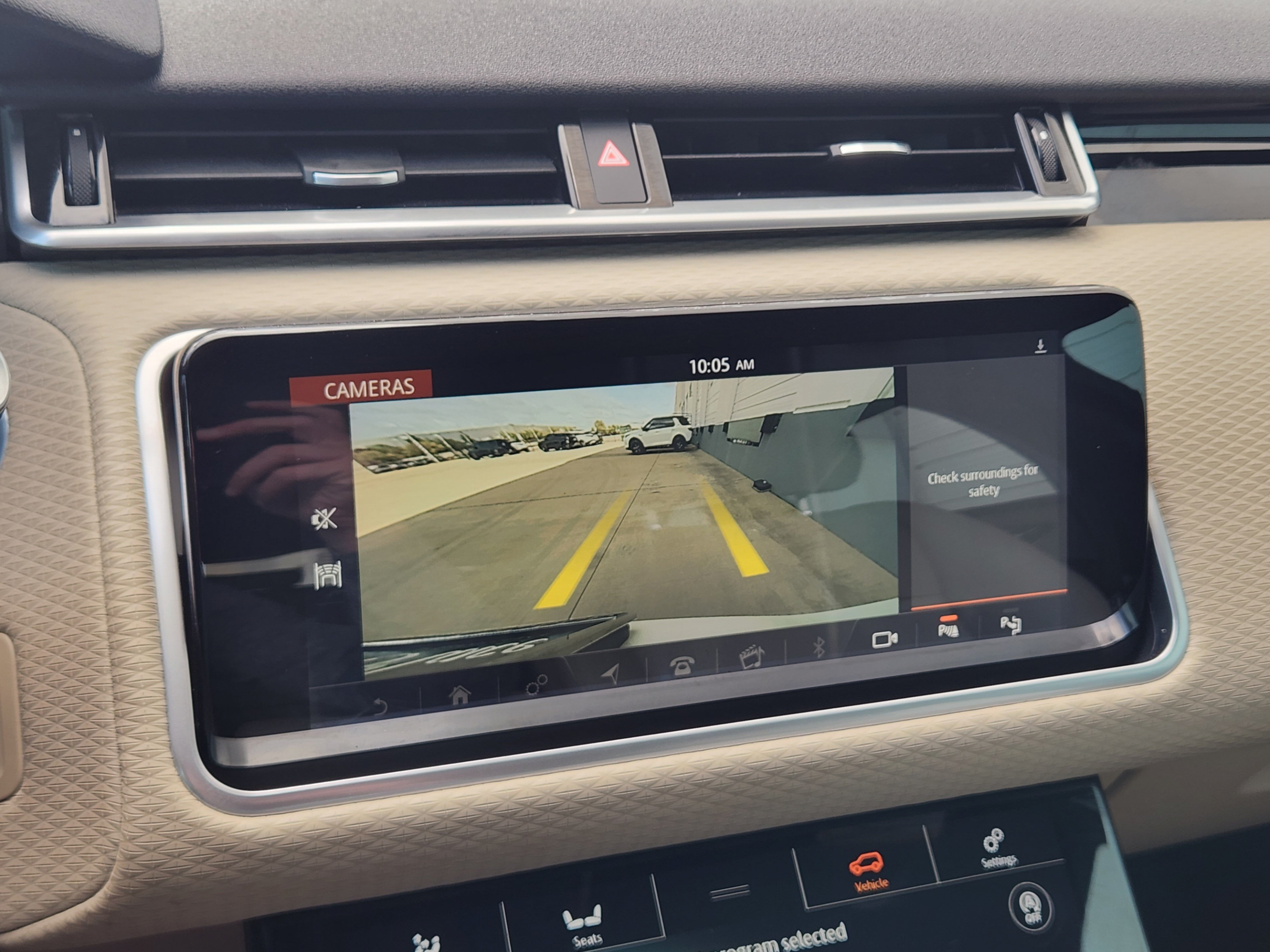 Used 2019 Land Rover Range Rover Velar R-Dynamic SE AWD/4WD image 13