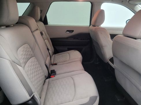 Used 2022 Nissan Pathfinder SV image 19