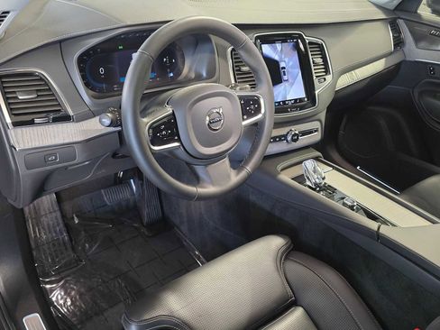 Used 2025 Volvo XC90 B6 Ultra w/ Protection Package Premier image 2