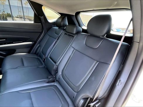 Certified 2025 Hyundai Tucson Limited FWD image 15