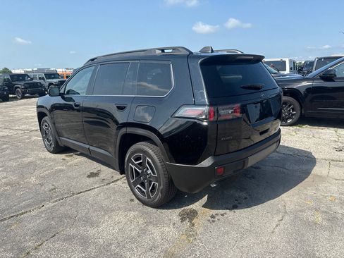 Used 2026 Jeep Cherokee Laredo AWD/4WD image 8