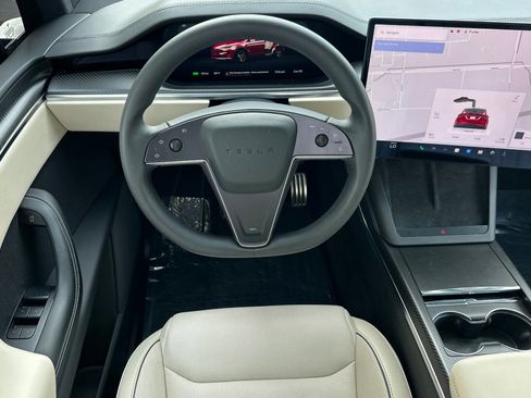 Used 2023 Tesla Model X Plaid image 16