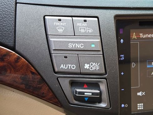 Used 2010 Honda Crosstour EX-L image 16